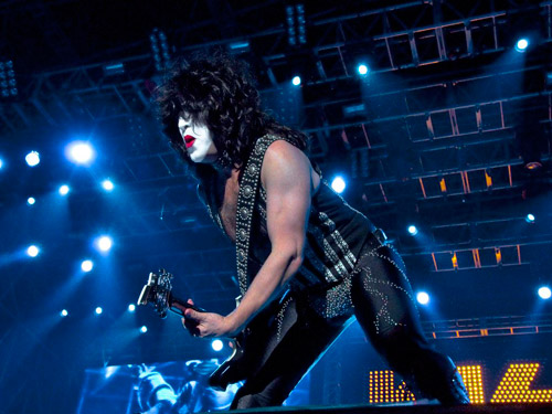 The greatest show on earth... Kiss!