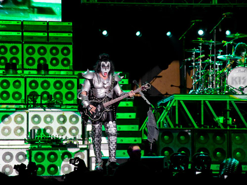 The greatest show on earth... Kiss!