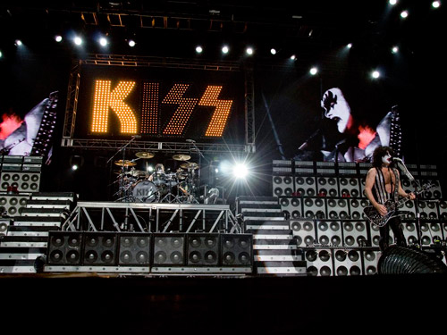 The greatest show on earth... Kiss!