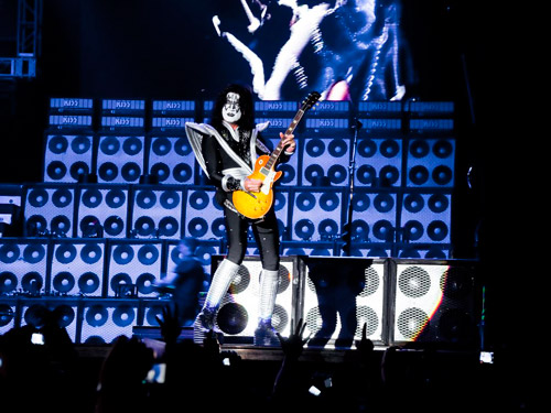 The greatest show on earth... Kiss!