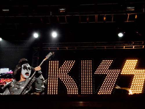 The greatest show on earth... Kiss!