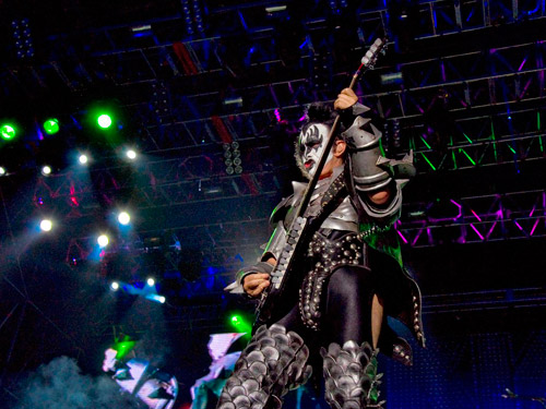 The greatest show on earth... Kiss!