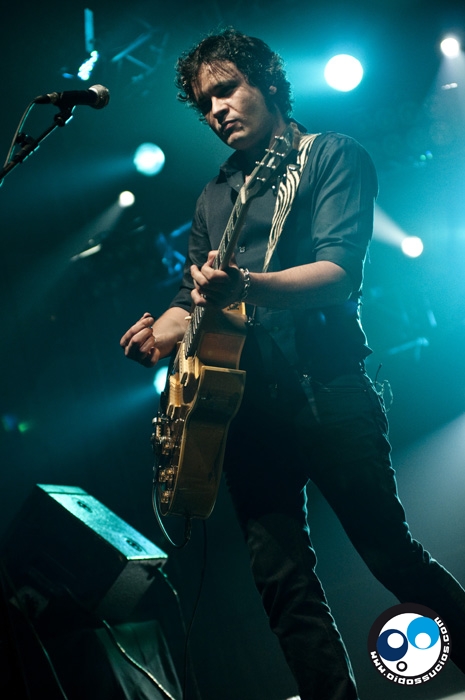 La lengua y honestidad de Calamaro en Caracas on the Rocks