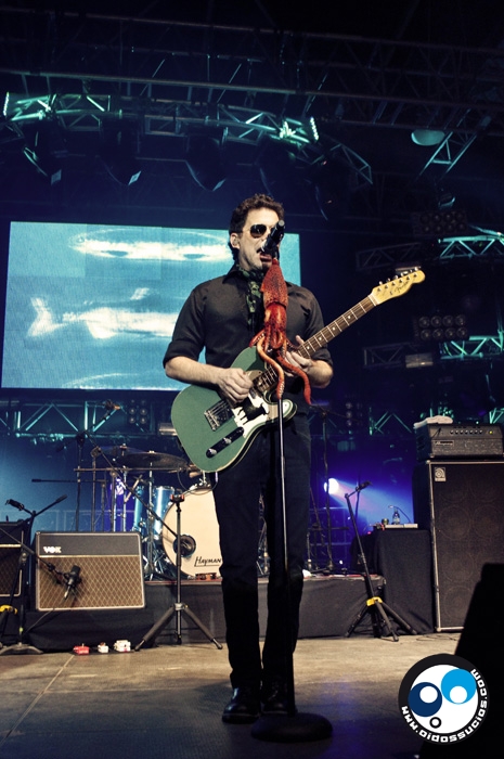 La lengua y honestidad de Calamaro en Caracas on the Rocks