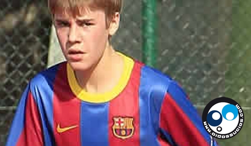 Video: Justin Bieber jugando fútbol en España con una camiseta del Barça