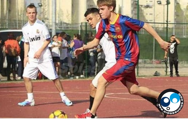 Video: Justin Bieber jugando fútbol en España con una camiseta del Barça