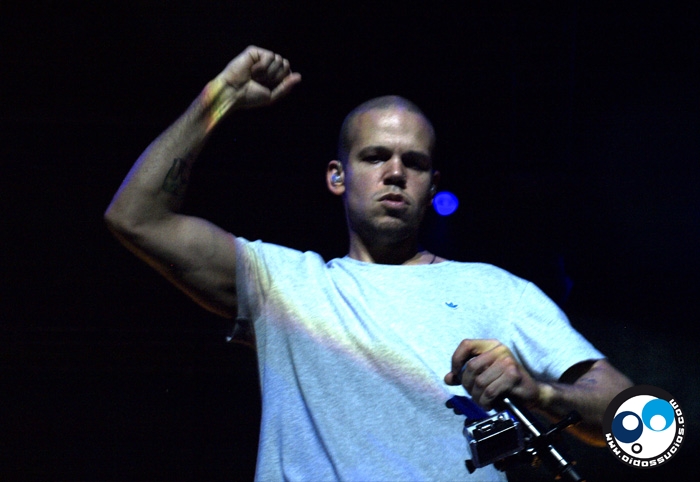 Calle 13 en Caracas: Ritmo urbano y líricas sociales