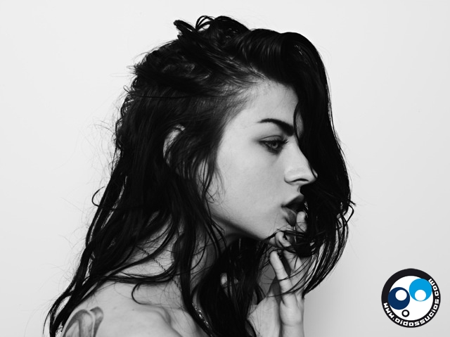 Frances Bean Cobain en sesión de fotos para Dior