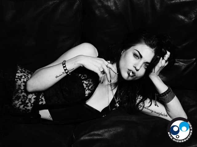 Frances Bean Cobain en sesión de fotos para Dior