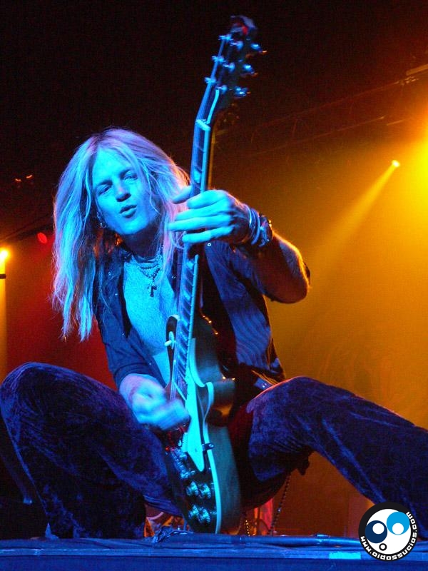 Doug Aldrich, guitarrista de Whitesnake: 