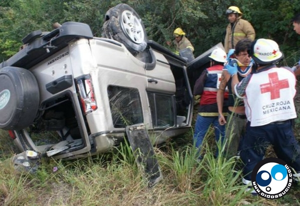 El cantante de Caifanes se voltea con su camioneta