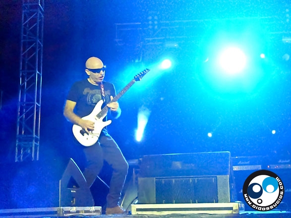 Satriani, Petrucci y Morse: 18 cuerdas que electrizaron la noche caraqueña