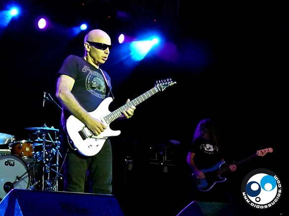 Satriani, Petrucci y Morse: 18 cuerdas que electrizaron la noche caraqueña