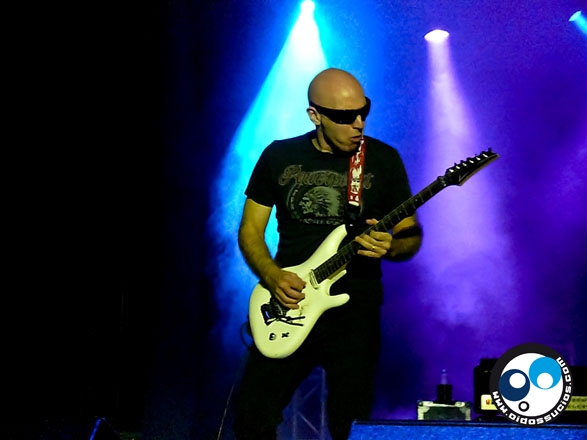 Satriani, Petrucci y Morse: 18 cuerdas que electrizaron la noche caraqueña