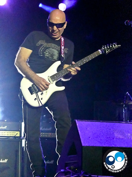 Satriani, Petrucci y Morse: 18 cuerdas que electrizaron la noche caraqueña