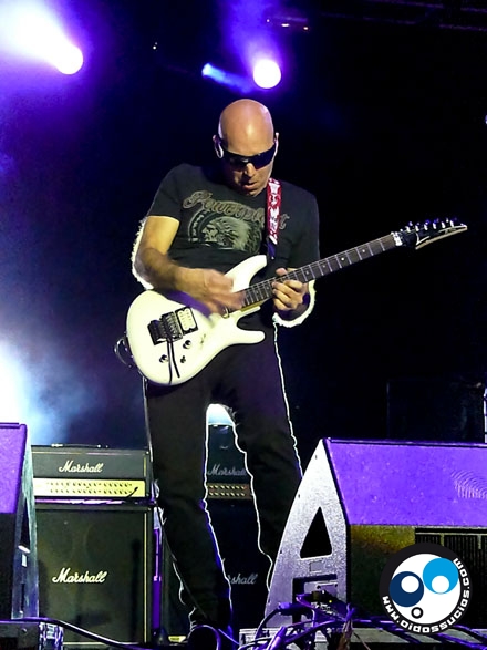 Satriani, Petrucci y Morse: 18 cuerdas que electrizaron la noche caraqueña