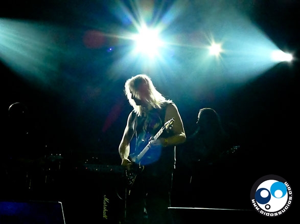 Satriani, Petrucci y Morse: 18 cuerdas que electrizaron la noche caraqueña