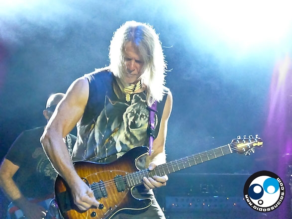 Satriani, Petrucci y Morse: 18 cuerdas que electrizaron la noche caraqueña