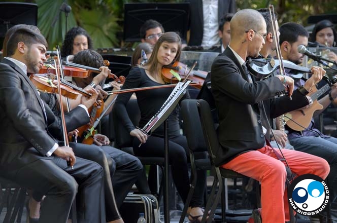 Corp Banca se llenó de músicos Locos Por La Paz (Fotos y reseña)