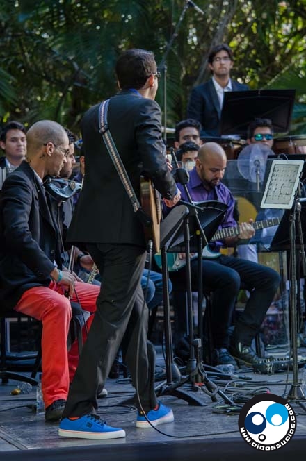 Corp Banca se llenó de músicos Locos Por La Paz (Fotos y reseña)