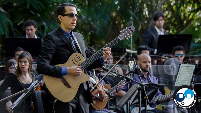 Corp Banca se llenó de músicos Locos Por La Paz (Fotos y reseña)