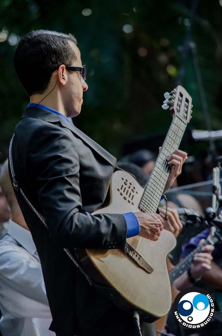 Corp Banca se llenó de músicos Locos Por La Paz (Fotos y reseña)